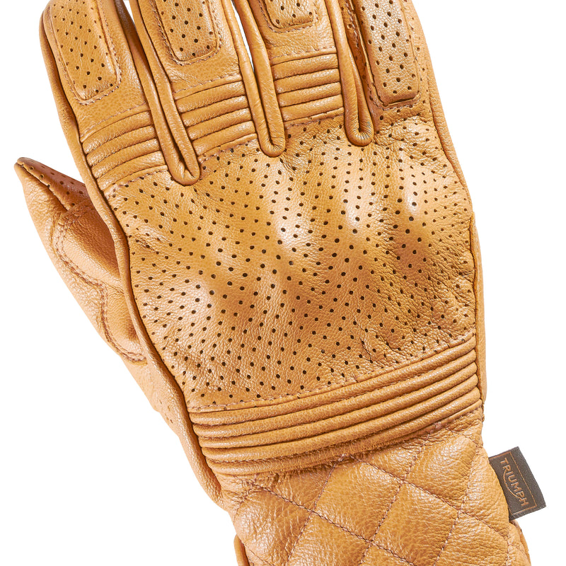 Triumph Guantes Dalton Camel - detalle del dorso perforado y proteccion de nudillos