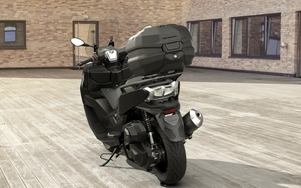 Vista trasera de la BMW C 400 GT con Top Case 43,5 L