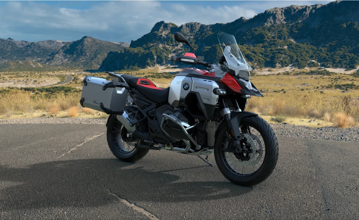 BMW R 1300 GS Adventure con maletas laterales en acabado aluminio plateado