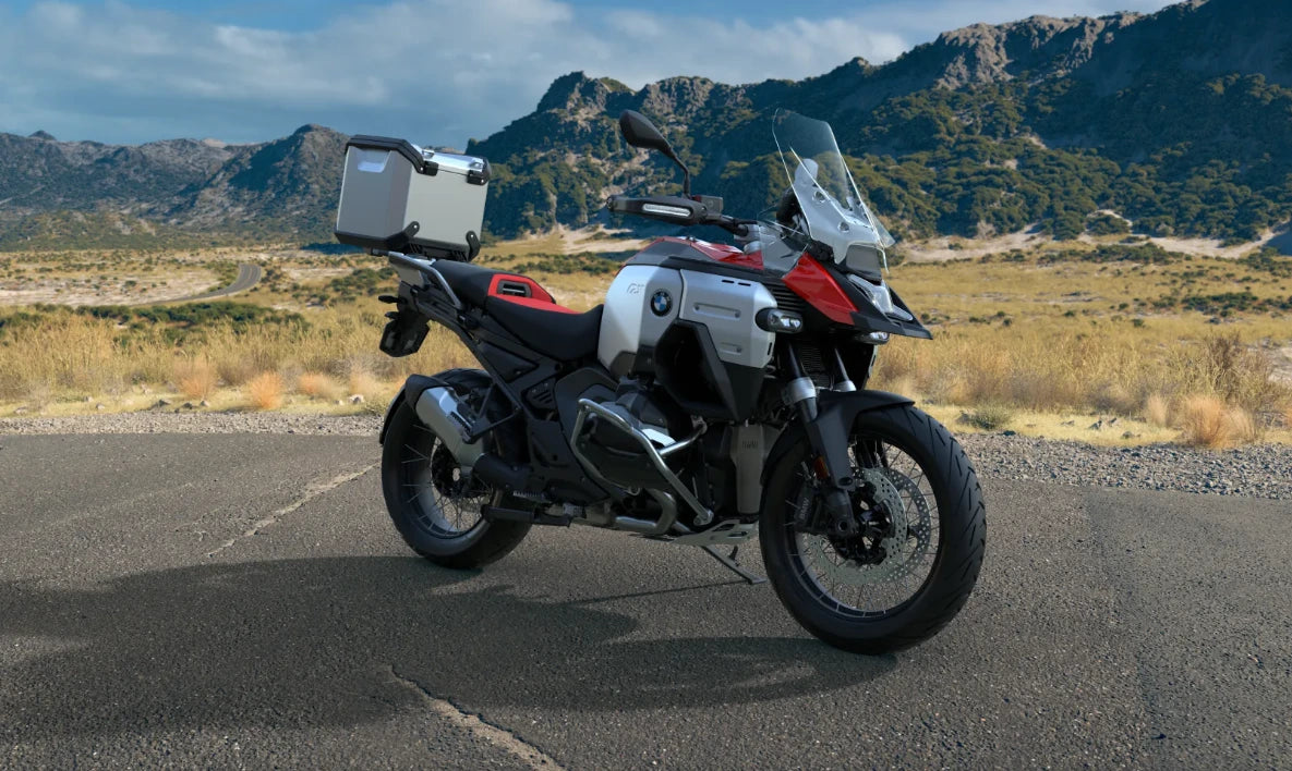 BMW R 1300 GS Adventure con Top Case en acabado aluminio plateado