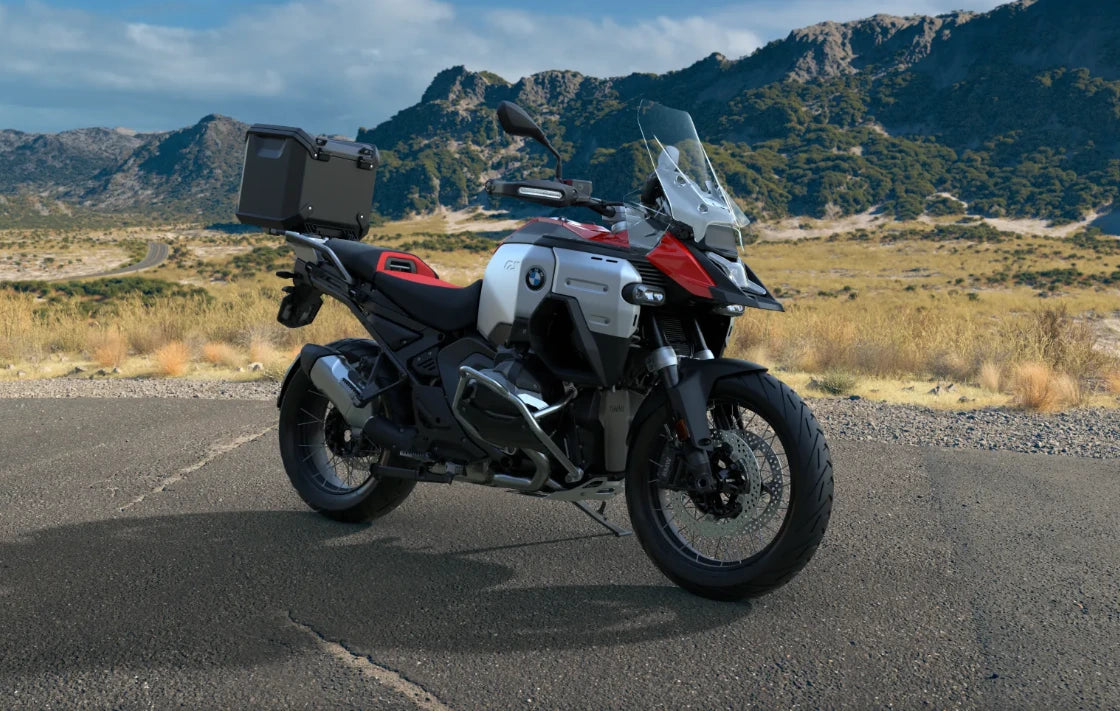BMW R 1300 GS Adventure con Top Case en acabado negro